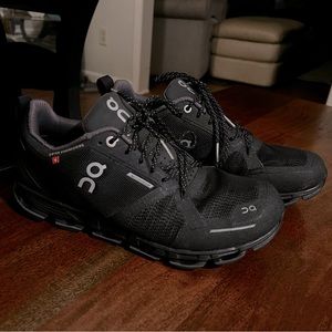 On cloudtec waterproof women’s size 8.5 shoes like new